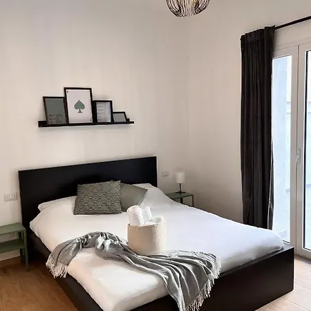 100 Sqm Terrace, Close To The Old Town & Shopping Area & Harbour Bari