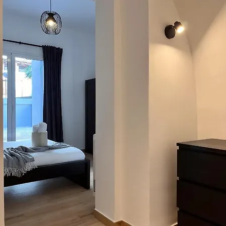 Apartment 100 Sqm Terrace, Close To The Old Town & Shopping Area & Harbour *