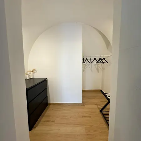 100 Sqm Terrace, Close To The Old Town & Shopping Area & Harbour Apartment Bari