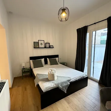 100 Sqm Terrace, Close To The Old Town & Shopping Area & Harbour Bari